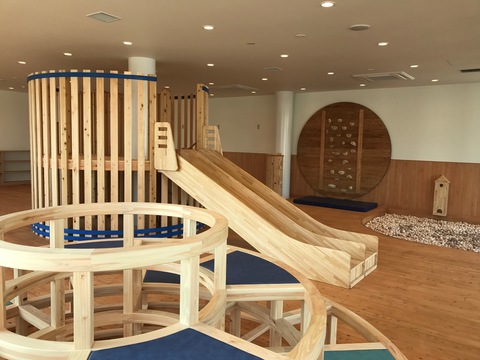 木製大型遊具・滑り台・やぐら付きサムネイル
